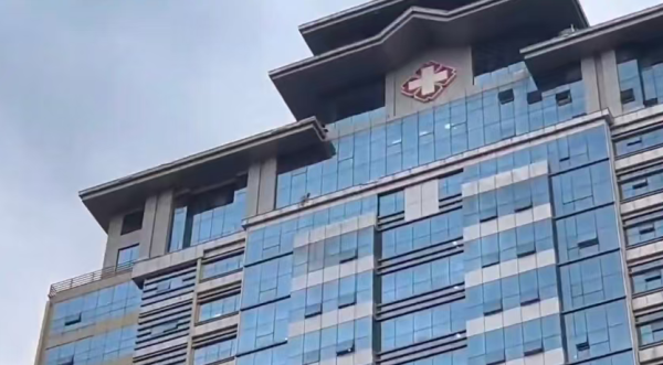 道正网  突发！广西一医院有人从高楼坠落，当地：警方已介入，正处理